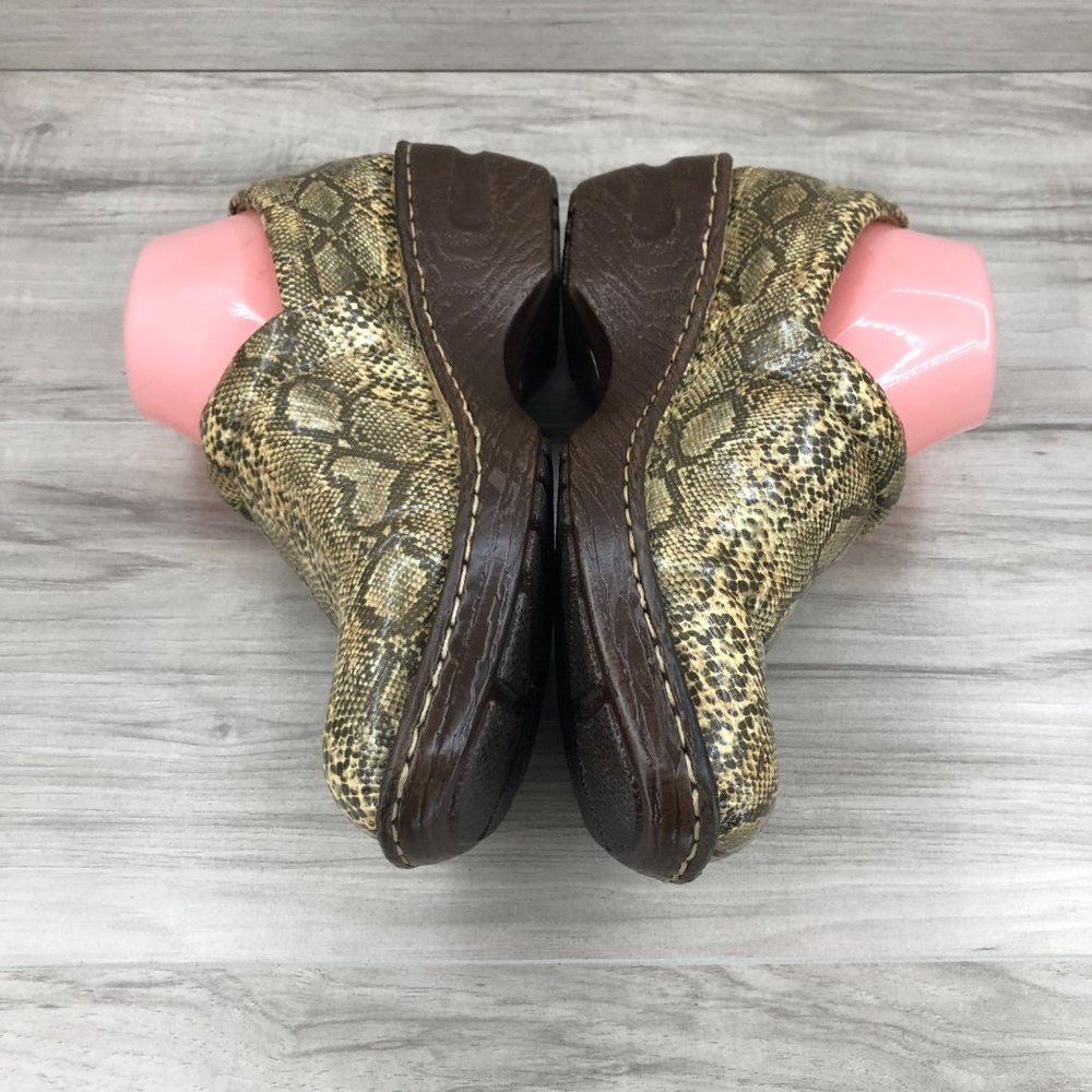 Bolo by Born Clogs Women's 10 Snake Skin Print Slip On Shoes - Picture 7 of 10